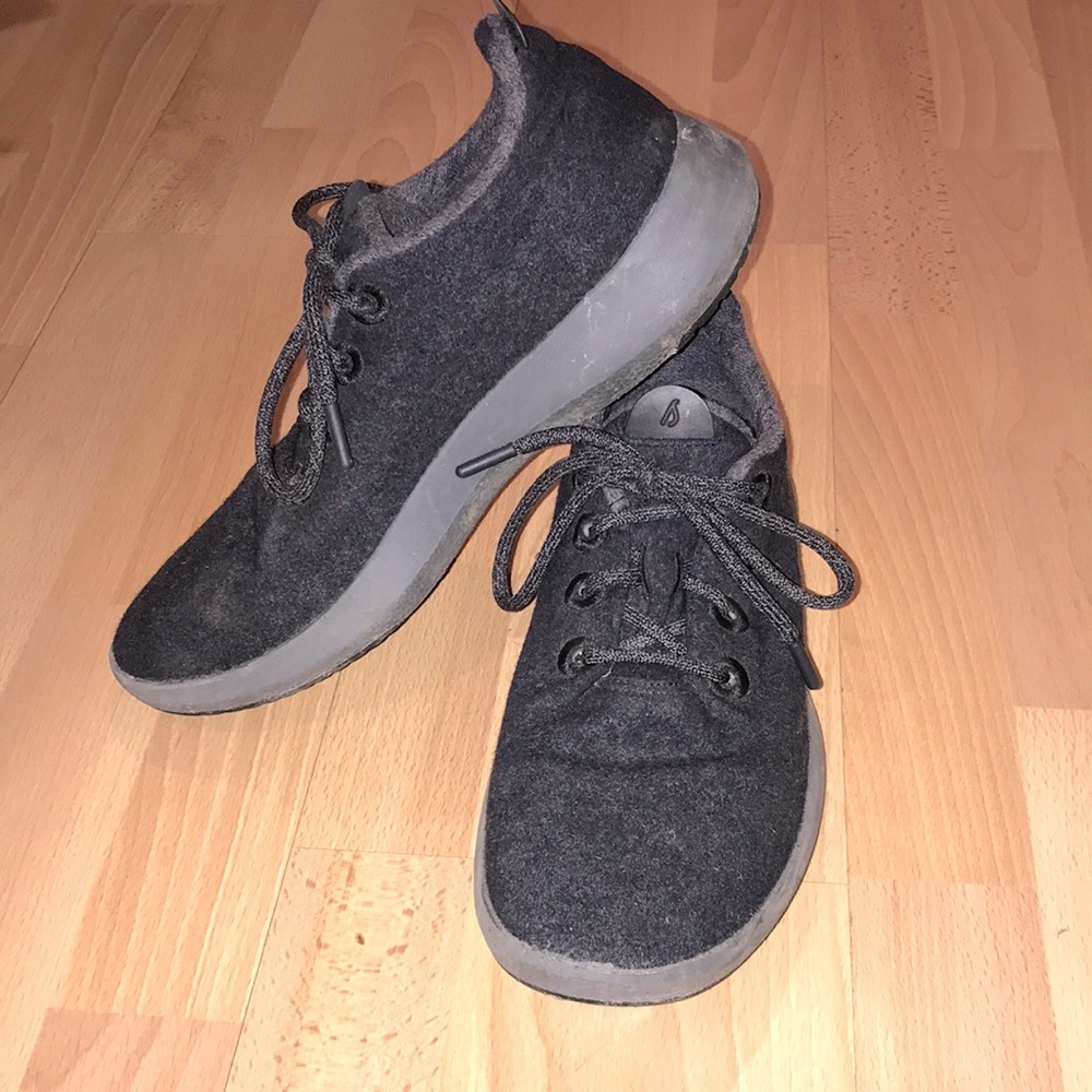 Allbirds Men’s size 11 Wool Runner Mizzles Charcoal upper, Gray sole.